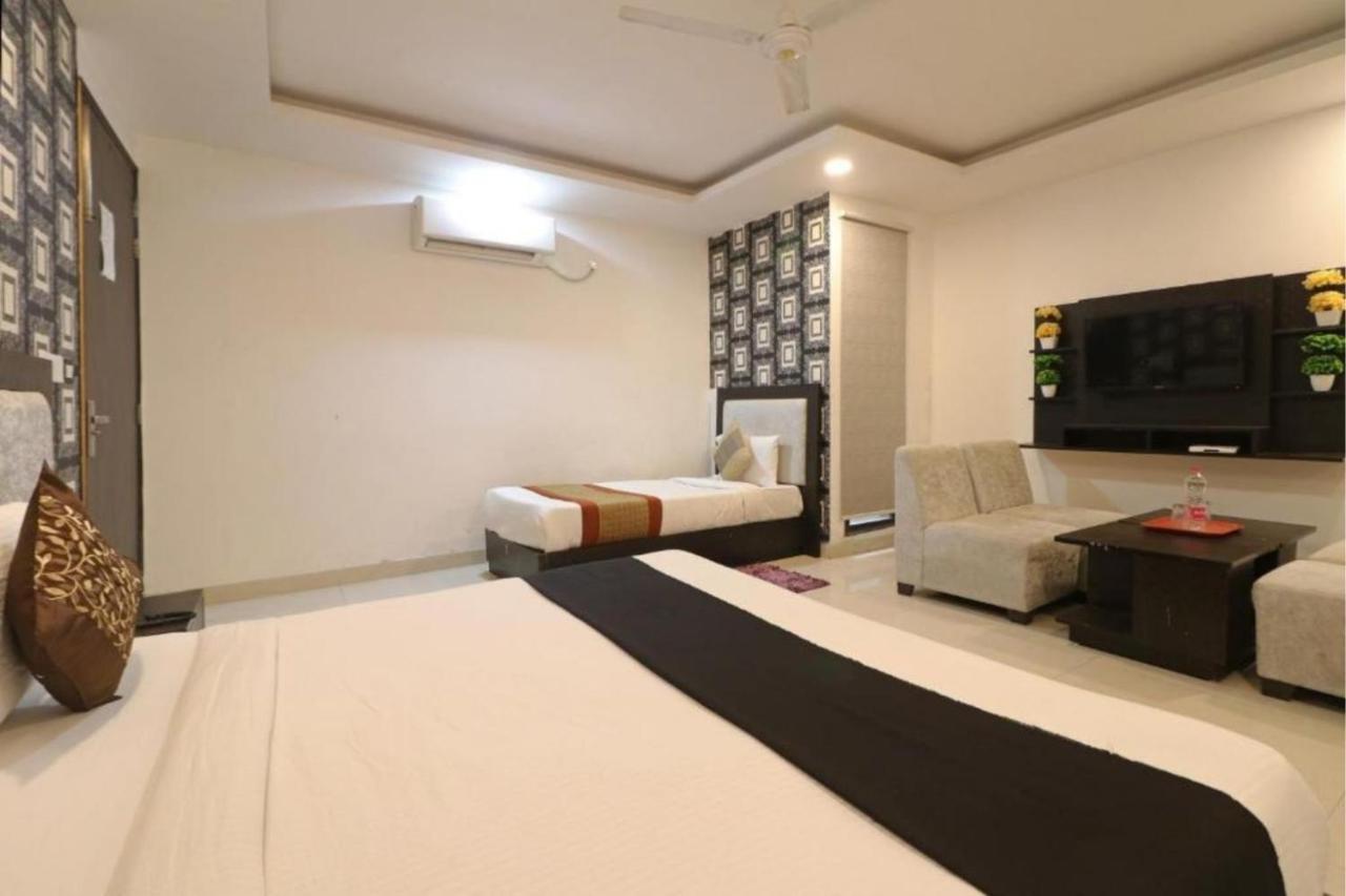 Hotel Grand Olive Near Delhi Airport 4*